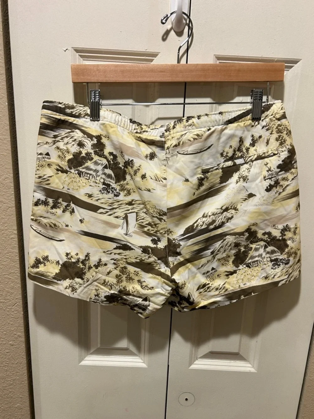 Club Monaco Arlen 4” Swim Shorts Tropical Print , Small